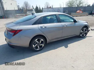 2023 Hyundai Elantra SEL z VIN KMHLS4AG8PU598217, wystawiony jako IAAI lot #41973842 z przebiegiem 9 756 mil mil oraz . Historia ofert i sprzedaży dostępna na DreamBid. Obrazek 4.