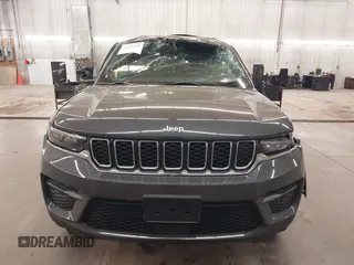 2025 Jeep Grand Cherokee Altitude X with VIN 1C4RJHAG5SC278876, listed as a IAAI auction lot 42261321 with 819 mi miles and . Bid and sale history available at DreamBid. Image 13.