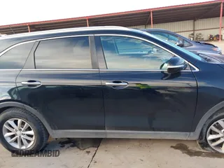 2017 Kia Sorento LX z VIN 5XYPG4A53HG199627, wystawiony jako IAAI lot #41199694 z przebiegiem 90 155 mil mil oraz . Historia ofert i sprzedaży dostępna na DreamBid. Obrazek 14.