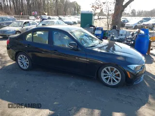 2016 BMW 3 Series 320i xDrive z VIN WBA8E5G5XGNT94622, wystawiony jako IAAI lot #41580890 z przebiegiem 124 086 mil mil oraz . Historia ofert i sprzedaży dostępna na DreamBid. Obrazek 13.