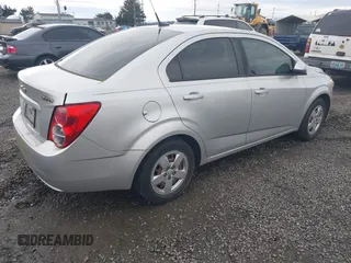 2013 Chevrolet Sonic LS z VIN 1G1JA5SH7D4197354, wystawiony jako IAAI lot #41764102 z przebiegiem 154 401 mil mil oraz . Historia ofert i sprzedaży dostępna na DreamBid. Obrazek 4.