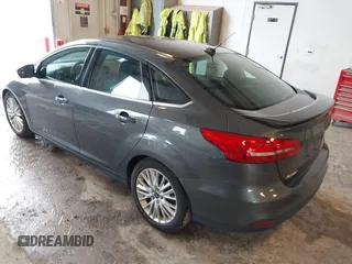 2015 Ford Focus Titanium z VIN 1FADP3J22FL260718, wystawiony jako IAAI lot #42545411 z przebiegiem 83 518 mil mil oraz . Historia ofert i sprzedaży dostępna na DreamBid. Obrazek 3.
