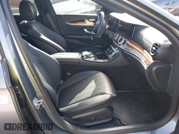 2017 Mercedes-Benz E 300 Luxury с VIN WDDZF4KB2HA228511, выставлен на аукционе IAAI как лот 42032270 с пробегом Не указан миль и . История ставок и продаж доступна на DreamBid. Изображение 5.