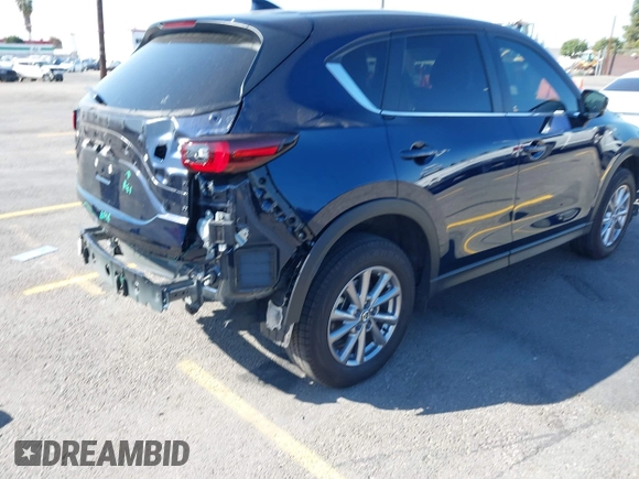 2023 Mazda CX-5 S Carbon Edition z VIN JM3KFBCM7P0197669, wystawiony jako IAAI lot #41992110 z przebiegiem 15 476 mil mil oraz . Historia ofert i sprzedaży dostępna na DreamBid. Obrazek 4.