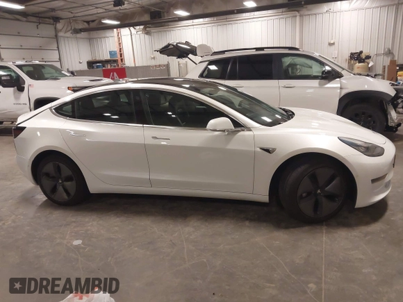 2019 Tesla Model 3 Mid Range z VIN 5YJ3E1EA5KF317542, wystawiony jako IAAI lot #42050461 z przebiegiem 55 054 mil mil oraz . Historia ofert i sprzedaży dostępna na DreamBid. Obrazek 14.