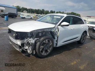 2022 Audi e-tron Premium z VIN WA1AABGE2NB007262, wystawiony jako Copart lot #62931785 z przebiegiem 25 903 mil mil oraz Szkoda całkowita • Salvage title. Historia ofert i sprzedaży dostępna na DreamBid. Obrazek 1.