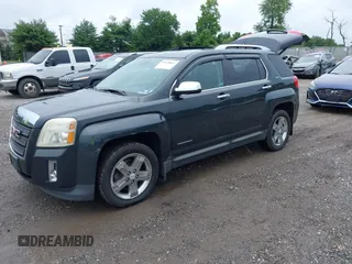 2013 GMC Terrain SLT z VIN 2GKFLXE34D6357969, wystawiony jako IAAI lot #42628061 z przebiegiem 171 704 mil mil oraz . Historia ofert i sprzedaży dostępna na DreamBid. Obrazek 2.