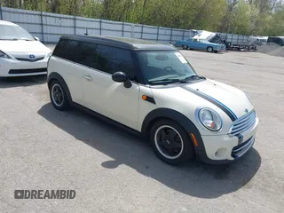 2012 MINI Clubman z VIN WMWZF3C51CT268232, wystawiony jako IAAI lot #42121720 z przebiegiem 142 109 mil mil oraz . Historia ofert i sprzedaży dostępna na DreamBid. Obrazek 1.