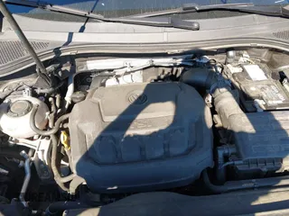 2018 Volkswagen Tiguan SEL z VIN 3VV2B7AX9JM142564, wystawiony jako IAAI lot #40630666 z przebiegiem 86 040 mil mil oraz . Historia ofert i sprzedaży dostępna na DreamBid. Obrazek 10.