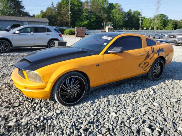 2008 Ford Mustang Deluxe with VIN 1ZVHT80N785158335, listed as a Copart auction lot 55630555 with 227,651 mi miles and Clean Title. Bid and sale history available at carsss.com. Image 1.
