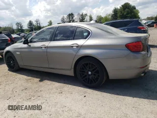 2013 BMW 5 Series 528i xDrive z VIN WBAXH5C52DD114878, wystawiony jako Copart lot #55486725 z przebiegiem 138 863 mil mil oraz Czysty tytuł • Clean title. Historia ofert i sprzedaży dostępna na DreamBid. Obrazek 2.