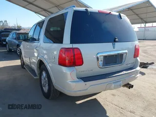 2004 Lincoln Navigator Luxury z VIN 5LMFU27R04LJ40304, wystawiony jako IAAI lot #42212537 z przebiegiem 157 014 mil mil oraz . Historia ofert i sprzedaży dostępna na DreamBid. Obrazek 3.