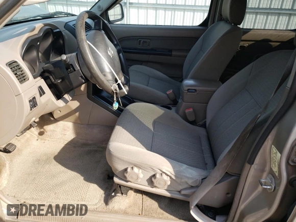 2004 Nissan Frontier XE z VIN 1N6ED27T44C451357, wystawiony jako Copart lot #46271685 z przebiegiem 250 298 mil mil oraz Szkoda całkowita • Salvage title. Historia ofert i sprzedaży dostępna na DreamBid. Obrazek 7.