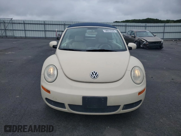 2008 Volkswagen Beetle SE z VIN 3VWRG31YX8M414255, wystawiony jako Copart lot #58972535 z przebiegiem 105 036 mil mil oraz Czysty tytuł • Clean title. Historia ofert i sprzedaży dostępna na DreamBid. Obrazek 5.