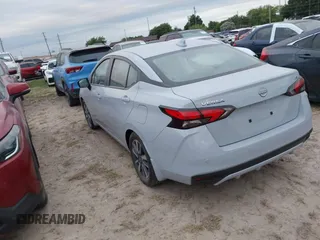 2024 Nissan Versa SV z VIN 3N1CN8EV1RL852359, wystawiony jako IAAI lot #41964102 z przebiegiem 17 837 mil mil oraz . Historia ofert i sprzedaży dostępna na DreamBid. Obrazek 3.