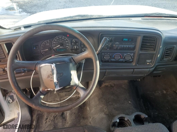2002 Chevrolet Silverado 1500 with VIN 1GCEC14X22Z211712, listed as a Copart auction lot 42213335 with 180,836 mi miles and Salvage Title. Bid and sale history available at carsss.com. Image 8.