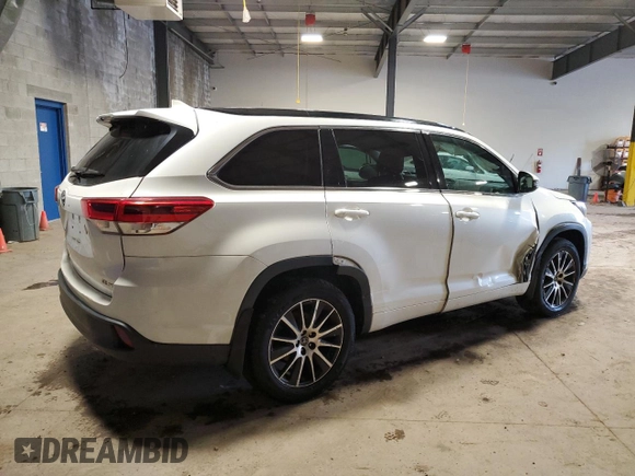 2018 Toyota Highlander SE with VIN 5TDJZRFHXJS542815, listed as a Copart auction lot 57304995 with 124,052 mi miles and Salvage title. Bid and sale history available at DreamBid. Image 3.