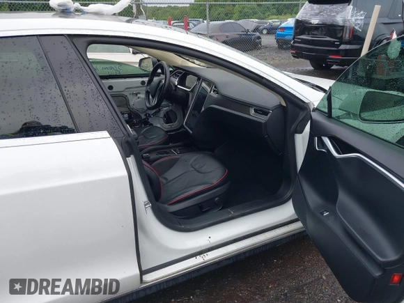 2013 Tesla Model S Performance z VIN 5YJSA1CP9DFP20778, wystawiony jako IAAI lot #42511532 z przebiegiem Nie podano mil oraz . Historia ofert i sprzedaży dostępna na DreamBid. Obrazek 5.