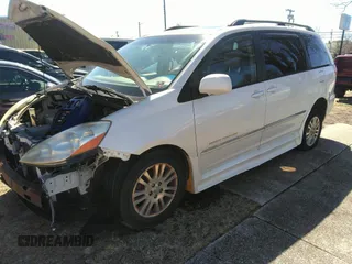 2007 Toyota Sienna XLE z VIN 5TDZK22C57S090127, wystawiony jako IAAI lot #41889083 z przebiegiem 136 191 mil mil oraz . Historia ofert i sprzedaży dostępna na DreamBid. Obrazek 2.