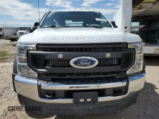 2022 Ford F-550 XL z VIN 1FD0W5HT8NEE92356, wystawiony jako Copart lot #57439165 z przebiegiem 28 170 mil mil oraz Tytuł czysty. Historia ofert i sprzedaży dostępna na DreamBid. Obrazek 5.