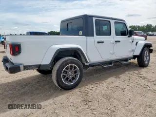2023 Jeep Gladiator Overland z VIN 1C6HJTFG0PL514615, wystawiony jako Copart lot #57795945 z przebiegiem 32 427 mil mil oraz Czysty tytuł • Clean title. Historia ofert i sprzedaży dostępna na DreamBid. Obrazek 3.