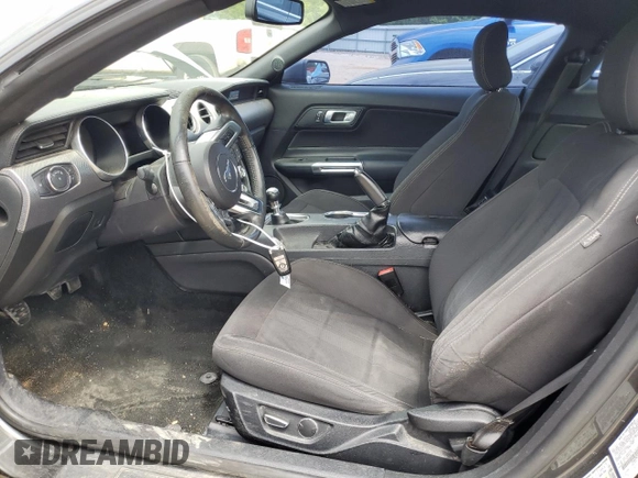 2018 Ford Mustang GT z VIN 1FA6P8CF8J5125570, wystawiony jako Copart lot #53959305 z przebiegiem 92 588 mil mil oraz Szkody całkowita. Historia ofert i sprzedaży dostępna na DreamBid. Obrazek 7.