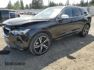 2018 Volvo XC60 R-Design z VIN YV4A22RM8J1000966, wystawiony jako Copart lot #56019245 z przebiegiem 69 195 mil mil oraz Szkoda całkowita • Salvage title. Historia ofert i sprzedaży dostępna na DreamBid. Obrazek 1.