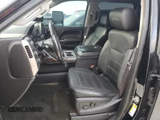 2015 GMC Sierra 3500HD Denali z VIN 1GT424E80FF657761, wystawiony jako Copart lot #75131604 z przebiegiem 78 011 mil mil oraz Nie do naprawy. Historia ofert i sprzedaży dostępna na DreamBid. Obrazek 7.