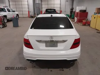 2013 Mercedes-Benz C 300 Sport с VIN WDDGF8AB3DR297543, выставлен на аукционе IAAI как лот 42323929 с пробегом 132 059 миль миль и . История ставок и продаж доступна на DreamBid. Изображение 16.