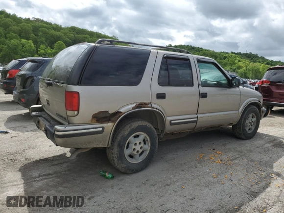 1998 Chevrolet Blazer LS z VIN 1GNDT13W6W2283281, wystawiony jako Copart lot #56874835 z przebiegiem 277 237 mil mil oraz Szkoda całkowita • Salvage title. Historia ofert i sprzedaży dostępna na DreamBid. Obrazek 3.