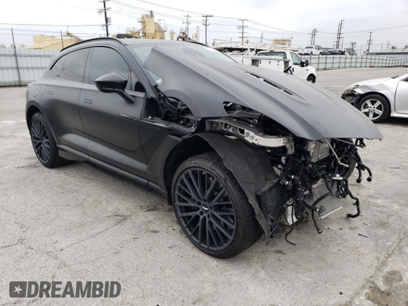 2023 Aston Martin DBX 707 z VIN SD7VUJBW2PTV06486, wystawiony jako Copart lot #55818283 z przebiegiem Nie podano mil oraz . Historia ofert i sprzedaży dostępna na DreamBid. Obrazek 4.