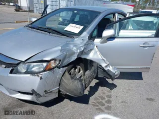 2009 Honda Civic Sdn LX with VIN 2HGFA16589H309581, listed as a IAAI auction lot 41825468 with 110,986 mi miles. Bid and sale history available at carsss.com. Image 6.