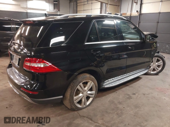 2012 Mercedes-Benz M ML 350 with VIN 4JGDA5HB7CA026607, listed as a IAAI auction lot 41687785 with 89,161 mi miles. Bid and sale history available at carsss.com. Image 4.