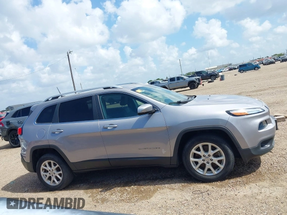 2018 Jeep Cherokee Latitude Tech Connect z VIN 1C4PJLCB5JD568524, wystawiony jako IAAI lot #42542664 z przebiegiem 82 370 mil mil oraz . Historia ofert i sprzedaży dostępna na DreamBid. Obrazek 13.