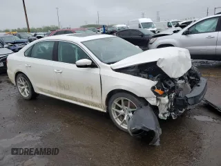 2015 Volkswagen Passat SE z VIN 1VWBV7A32FC019181, wystawiony jako Copart lot #55873865 z przebiegiem 170 330 mil mil oraz Czysty tytuł • Clean title. Historia ofert i sprzedaży dostępna na DreamBid. Obrazek 4.