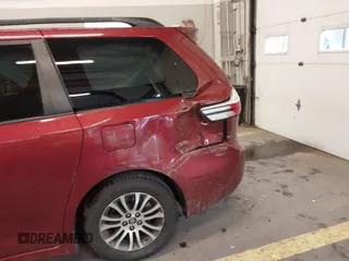 2018 Toyota Sienna XLE Auto Access Seat with VIN 5TDYZ3DC8JS935926, listed as a IAAI auction lot 41630567 with 105,224 mi miles. Bid and sale history available at carsss.com. Image 6.