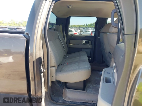 2009 Ford F-150 XL z VIN 1FTPW14V99KC41789, wystawiony jako IAAI lot #42557590 z przebiegiem 251 404 mil mil oraz . Historia ofert i sprzedaży dostępna na DreamBid. Obrazek 8.