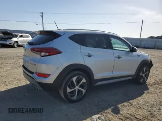 2017 Hyundai Tucson Sport z VIN KM8J33A26HU469865, wystawiony jako Copart lot #52766315 z przebiegiem 82 893 mil mil oraz Szkoda całkowita • Salvage title. Historia ofert i sprzedaży dostępna na DreamBid. Obrazek 3.