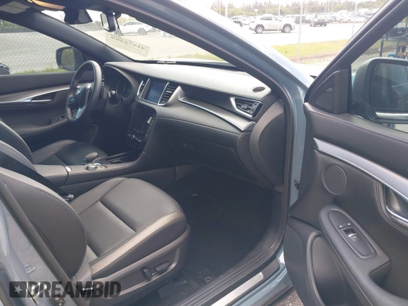 2023 Infiniti QX55 Luxe z VIN 3PCAJ5JRXPF117396, wystawiony jako IAAI lot #41672269 z przebiegiem 9 708 mil mil oraz . Historia ofert i sprzedaży dostępna na DreamBid. Obrazek 5.