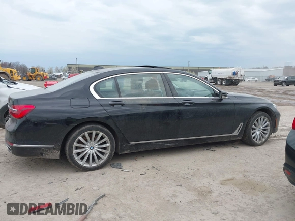 2017 BMW 7 Series 740i xDrive z VIN WBA7E4C55HGU99165, wystawiony jako IAAI lot #42073278 z przebiegiem 47 506 mil mil oraz . Historia ofert i sprzedaży dostępna na DreamBid. Obrazek 13.