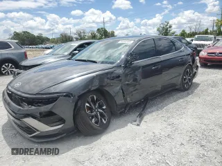 2024 Hyundai Sonata SEL z VIN KMHL64JA8RA409862, wystawiony jako Copart lot #56995985 z przebiegiem 18 323 mil mil oraz Nie do naprawy • Non repairable. Historia ofert i sprzedaży dostępna na DreamBid. Obrazek 1.