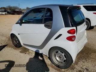 2015 Smart fortwo Passion z VIN WMEEJ3BA0FK812519, wystawiony jako Copart lot #47236285 z przebiegiem 122 139 mil mil oraz Szkody całkowita. Historia ofert i sprzedaży dostępna na DreamBid. Obrazek 2.