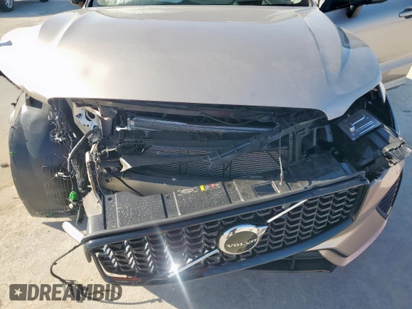 2024 Volvo XC60 Ultimate Dark Theme с VIN YV4L12RM0R1933865, выставлен на аукционе Copart как лот 52243825 с пробегом 5 887 миль миль и Списание • Salvage title. История ставок и продаж доступна на DreamBid. Изображение 13.