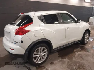 2014 Nissan Juke S with VIN JN8AF5MV2ET357647, listed as a IAAI auction lot 41414352 with 251,842 mi miles. Bid and sale history available at carsss.com. Image 4.