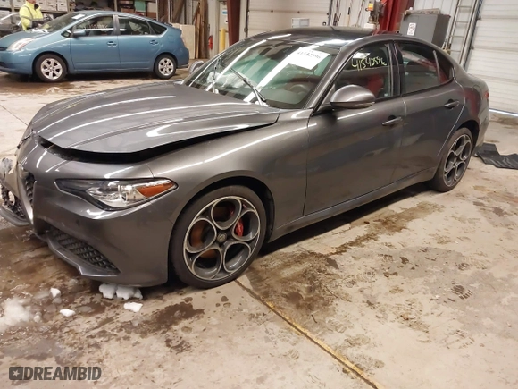 2021 Alfa Romeo Giulia Ti with VIN ZARFANBN9M7641230, listed as a IAAI auction lot 41542596 with 47,101 mi miles. Bid and sale history available at carsss.com. Image 17.