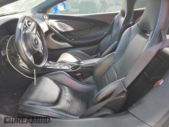 2020 McLaren GT z VIN SBM22GCA8LW000692, wystawiony jako Copart lot #44749324 z przebiegiem 18 911 mil mil oraz Nie do naprawy. Historia ofert i sprzedaży dostępna na DreamBid. Obrazek 7.