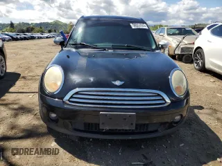 2010 MINI Clubman z VIN WMWML3C59ATX37695, wystawiony jako Copart lot #50553525 z przebiegiem 122 247 mil mil oraz Szkoda całkowita • Salvage title. Historia ofert i sprzedaży dostępna na DreamBid. Obrazek 5.