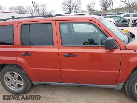 2008 Jeep Patriot Sport z VIN 1J8FT28W58D547879, wystawiony jako IAAI lot #41964758 z przebiegiem 97 941 mil mil oraz . Historia ofert i sprzedaży dostępna na DreamBid. Obrazek 14.