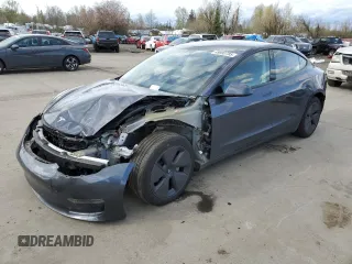 2023 Tesla Model 3 z VIN 5YJ3E1EA4PF695438, wystawiony jako Copart lot #49992785 z przebiegiem 12 519 mil mil oraz Szkoda całkowita • Salvage title. Historia ofert i sprzedaży dostępna na DreamBid. Obrazek 1.