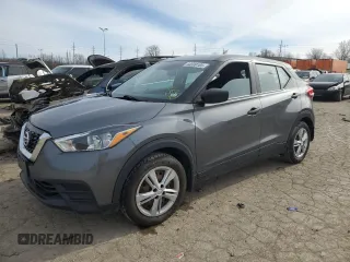 2020 Nissan Kicks S z VIN 3N1CP5BV3LL576075, wystawiony jako Copart lot #44599165 z przebiegiem 78 789 mil mil oraz Szkody całkowita. Historia ofert i sprzedaży dostępna na DreamBid. Obrazek 1.